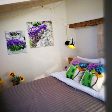 Cres Art Studio Kuning Apartment מראה חיצוני תמונה
