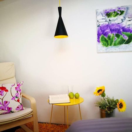 Cres Art Studio Kuning Apartment מראה חיצוני תמונה