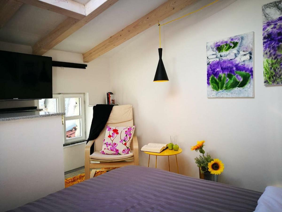 Cres Art Studio Kuning Apartment מראה חיצוני תמונה