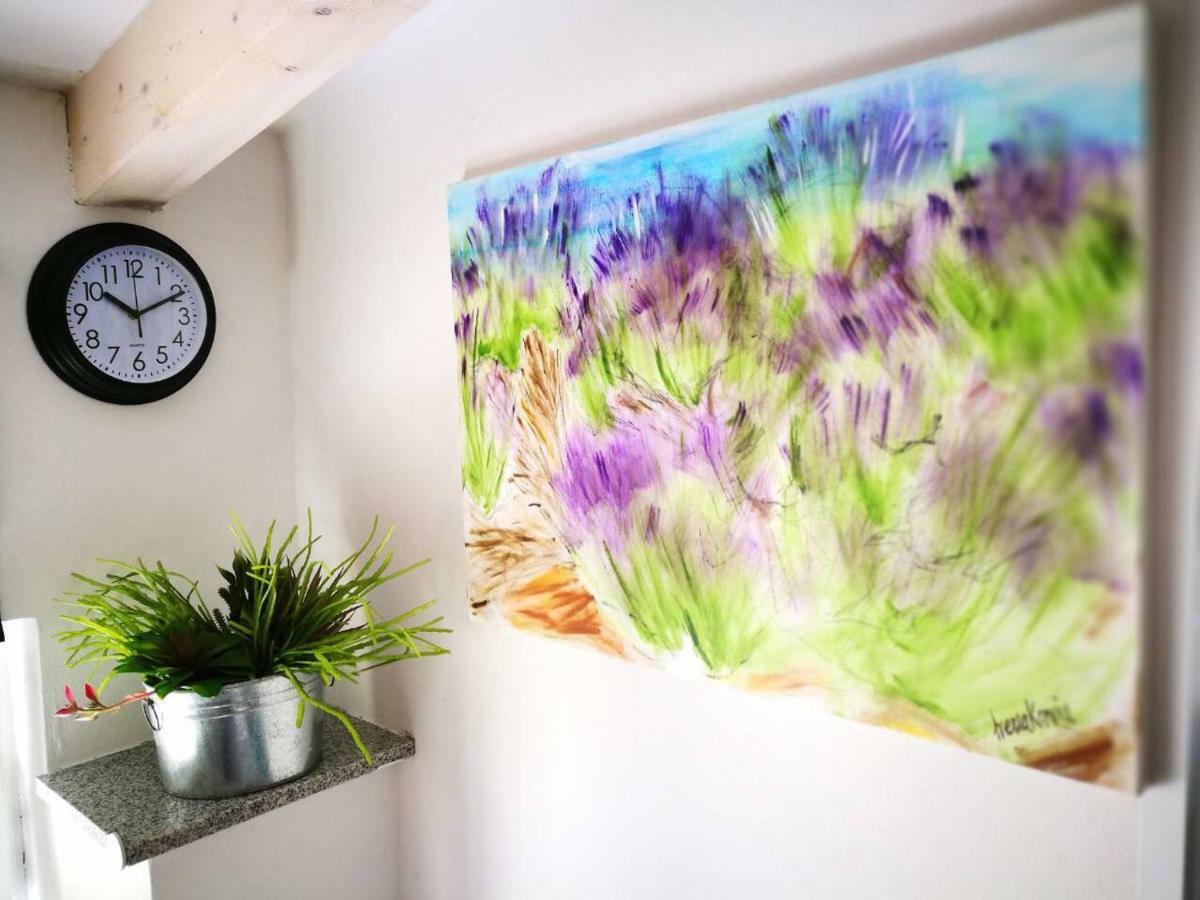 Cres Art Studio Kuning Apartment מראה חיצוני תמונה