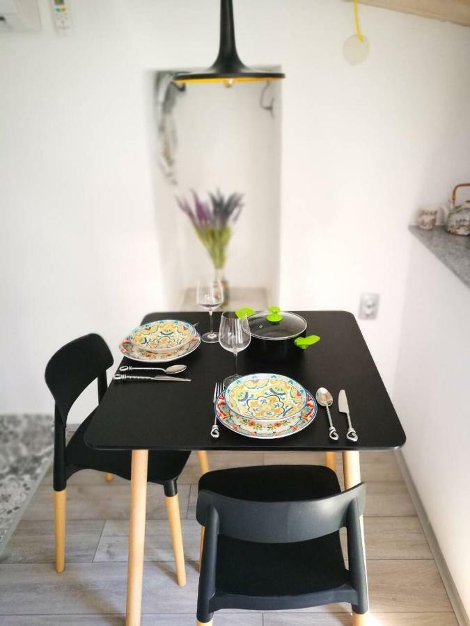 Cres Art Studio Kuning Apartment מראה חיצוני תמונה