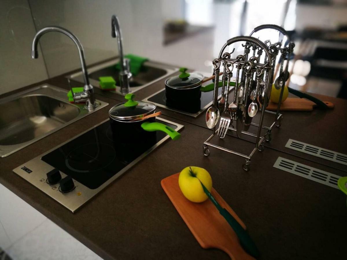 Cres Art Studio Kuning Apartment מראה חיצוני תמונה