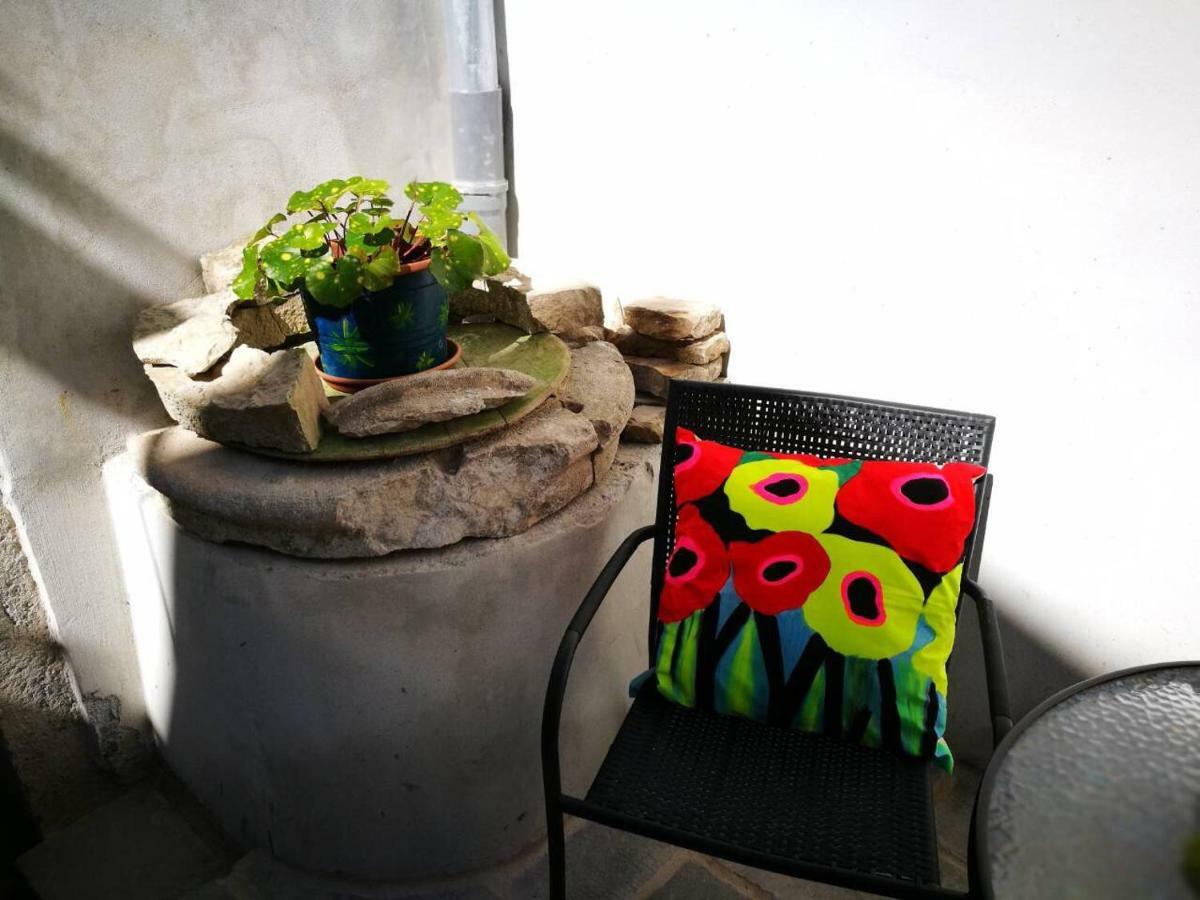 Cres Art Studio Kuning Apartment מראה חיצוני תמונה