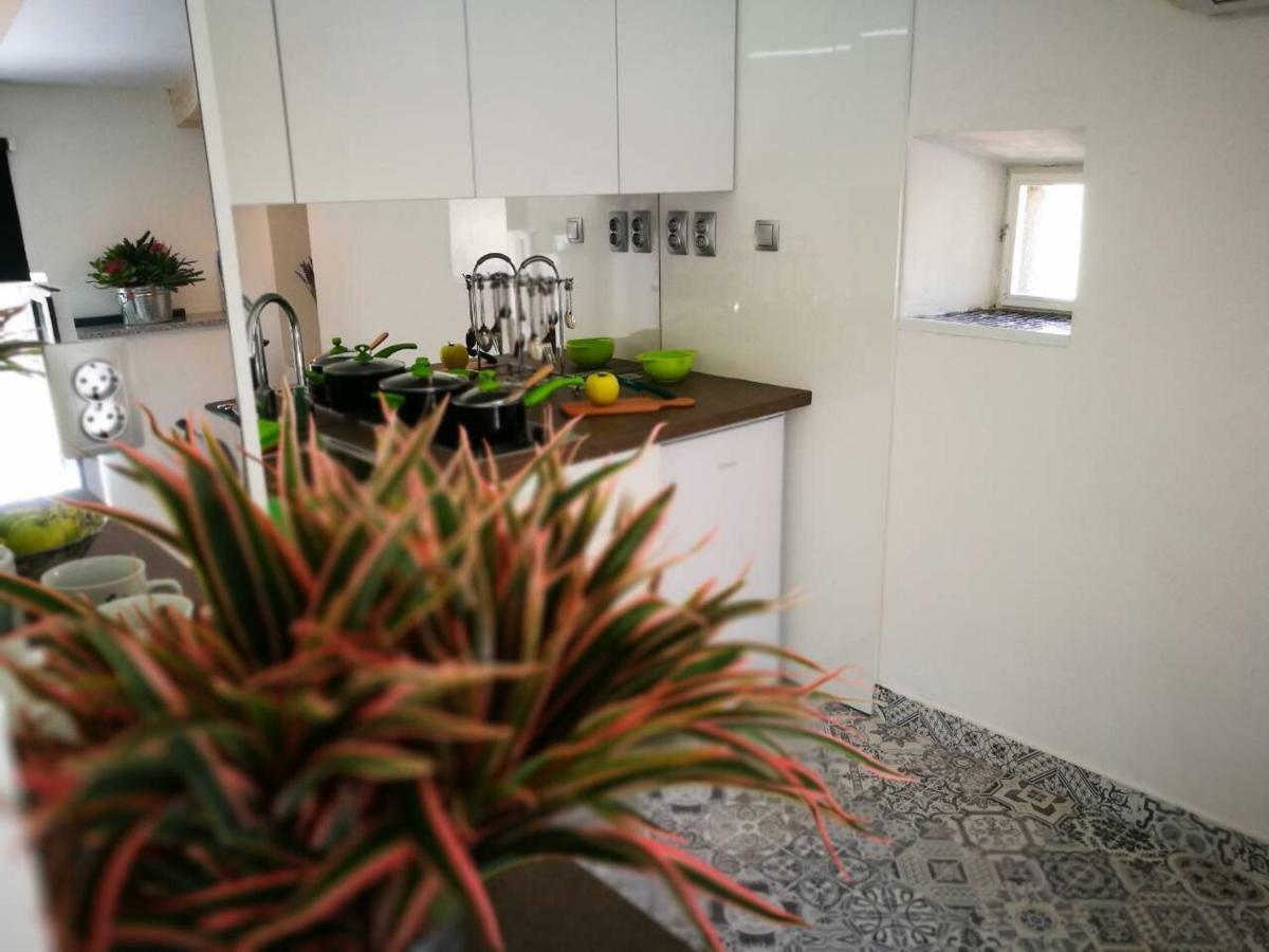 Cres Art Studio Kuning Apartment מראה חיצוני תמונה