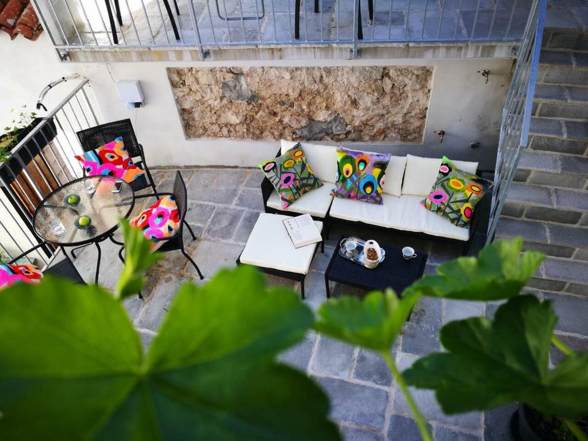 Cres Art Studio Kuning Apartment מראה חיצוני תמונה