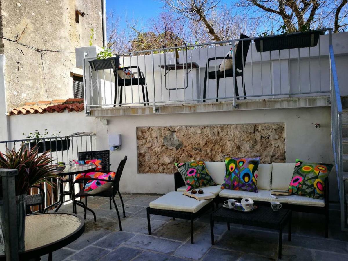 Cres Art Studio Kuning Apartment מראה חיצוני תמונה